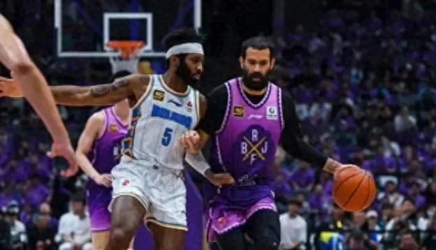 PG电子-外援发威，助球队大比分击败对手晋级